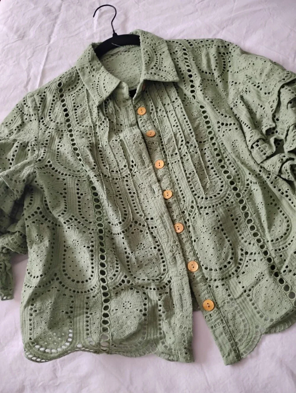 ✨💚✨FARM Rio Bright Green Eyelet Button-Front Blouse